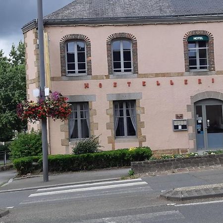 Logis Hotel Le Grand Cerf Ernée Esterno foto