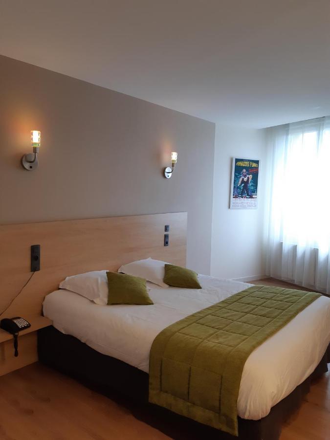 Logis Hotel Le Grand Cerf Ernée Esterno foto