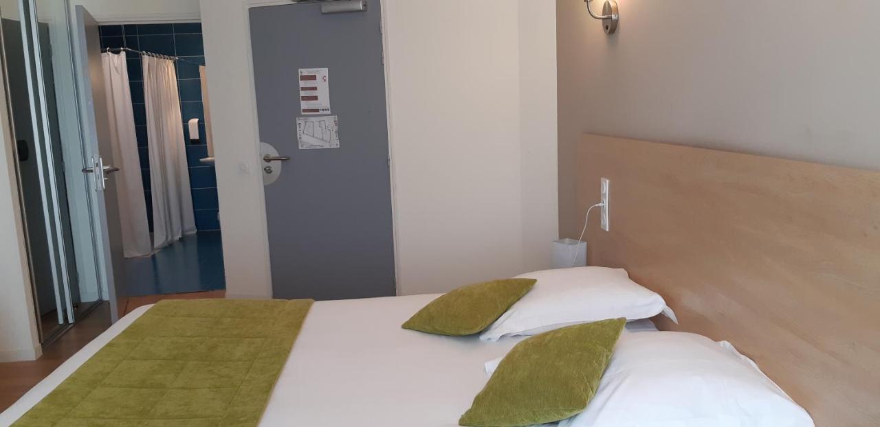 Logis Hotel Le Grand Cerf Ernée Esterno foto
