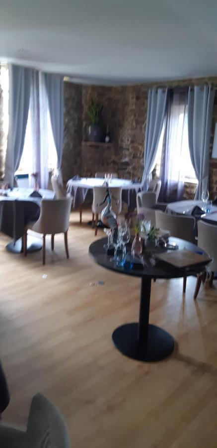 Logis Hotel Le Grand Cerf Ernée Esterno foto