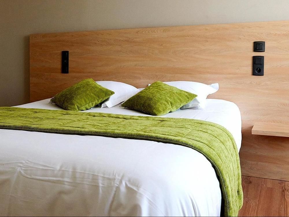 Logis Hotel Le Grand Cerf Ernée Esterno foto